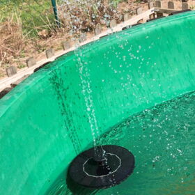 Ein Solarspringbrunnen